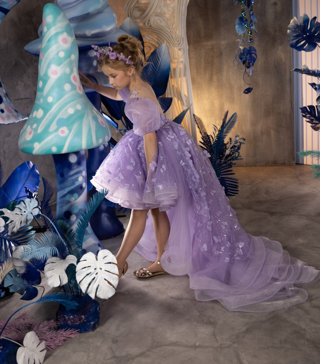 Sunnypetal V Back Tulle Appliques Butterfly Sequins Ruffles Flower Girl Dress