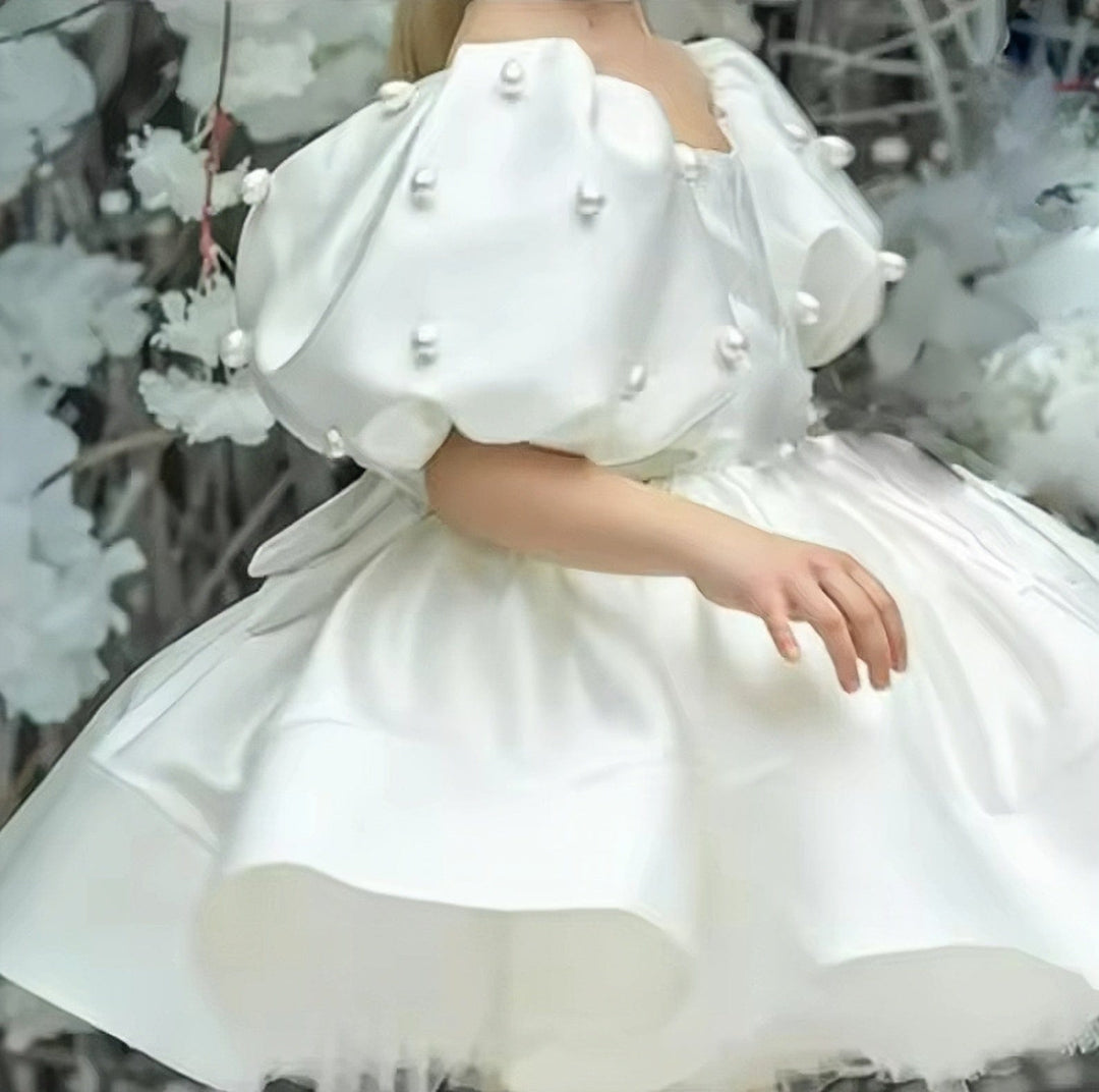 Sunnypetal Vintage Puffy Sleeves Knee-Length Satin Flower Girl Dresses with Pearls / Bow