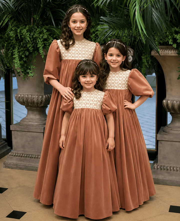 Sunnypetal Vintage Velvet Lace Puff Sleeve Flower Girl Dress Long Princess Gown