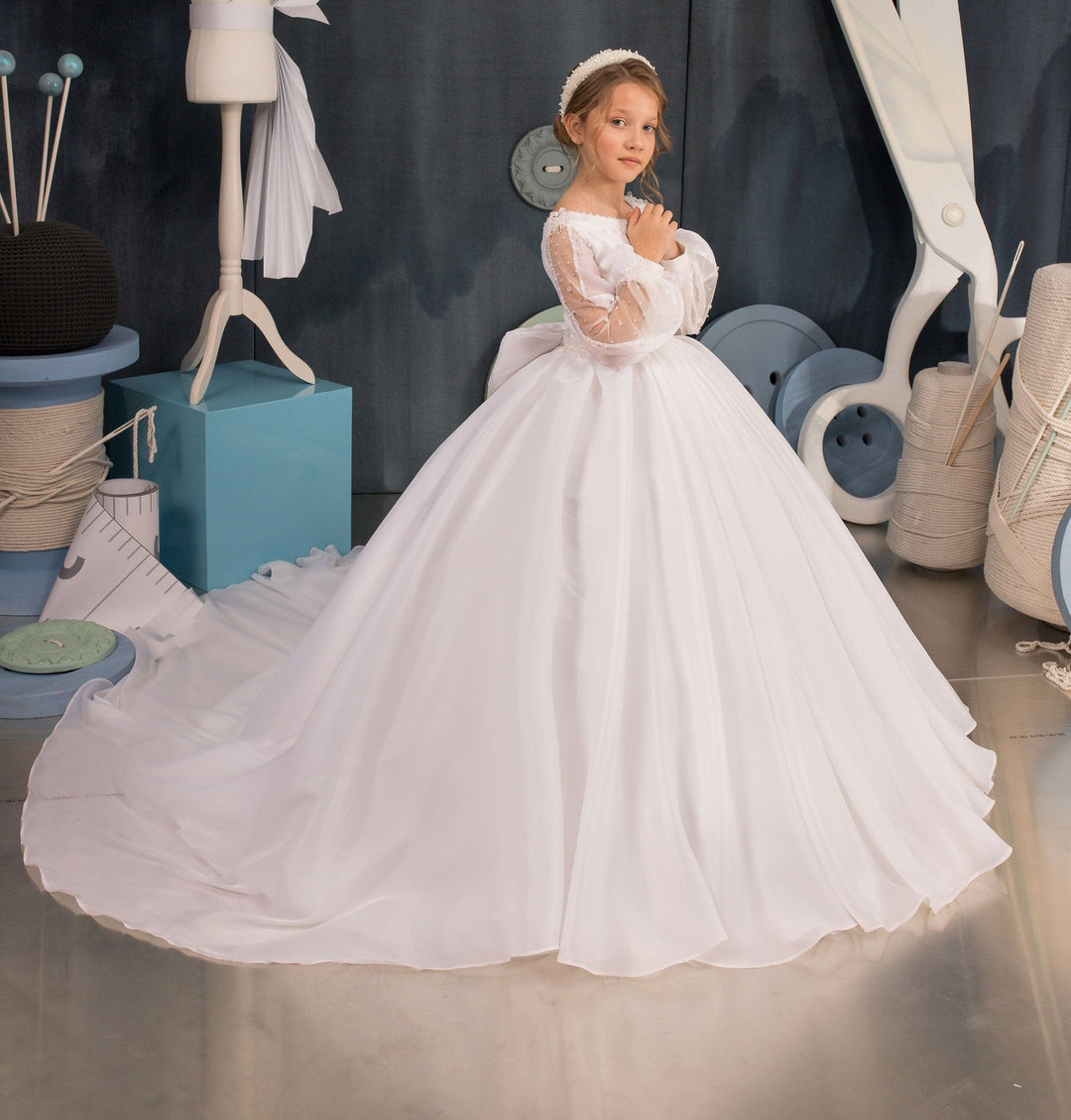 Sunnypetal White Ball-Gown Tulle Long Sleeves Flower Girls Dress With Jewel Bow