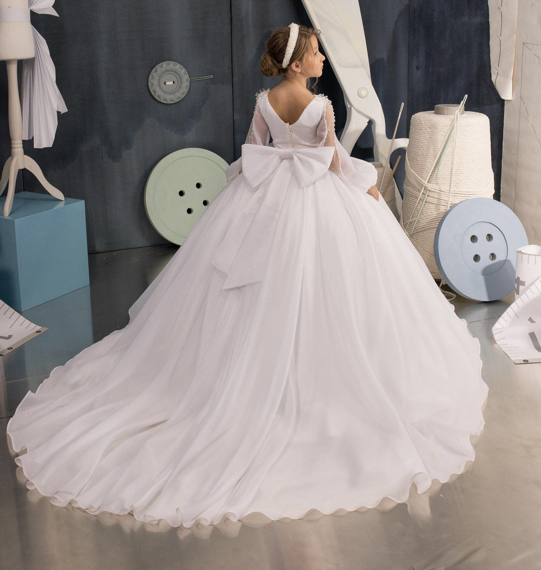 Sunnypetal White Ball-Gown Tulle Long Sleeves Flower Girls Dress With Jewel Bow