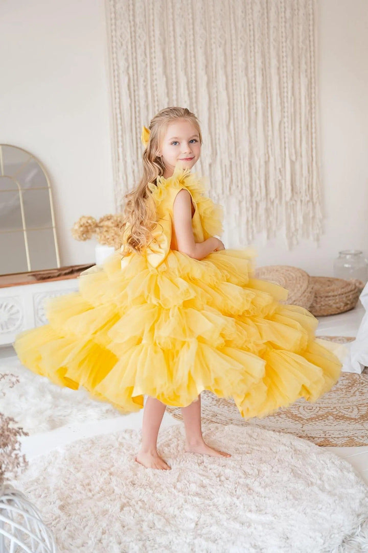 Sunnypetal Yellow Layered Tulle Flower Girl Dress with V-Neck Ruffles and Bow Back